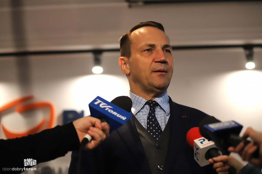 Otwarcie biura poselskiego Sikorskiego w Toruniu