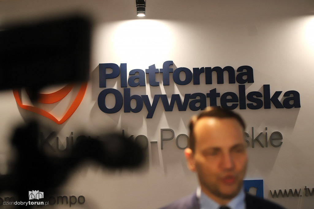 Otwarcie biura poselskiego Sikorskiego w Toruniu