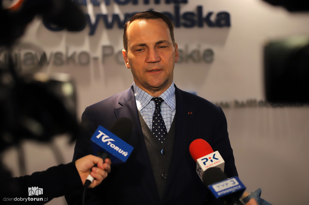 Otwarcie biura poselskiego Sikorskiego w Toruniu