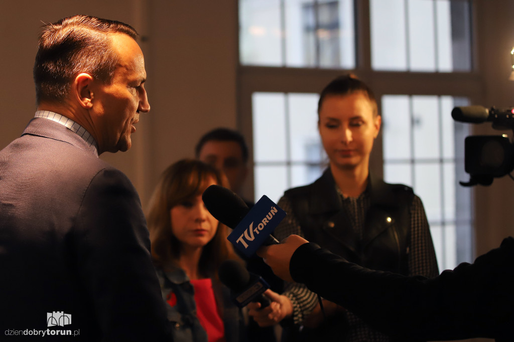Otwarcie biura poselskiego Sikorskiego w Toruniu