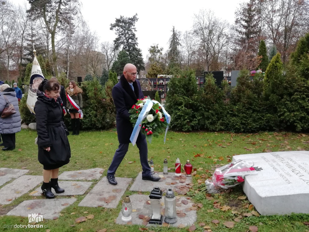 Toruń: uczcili urodziny gen. Zawackiej