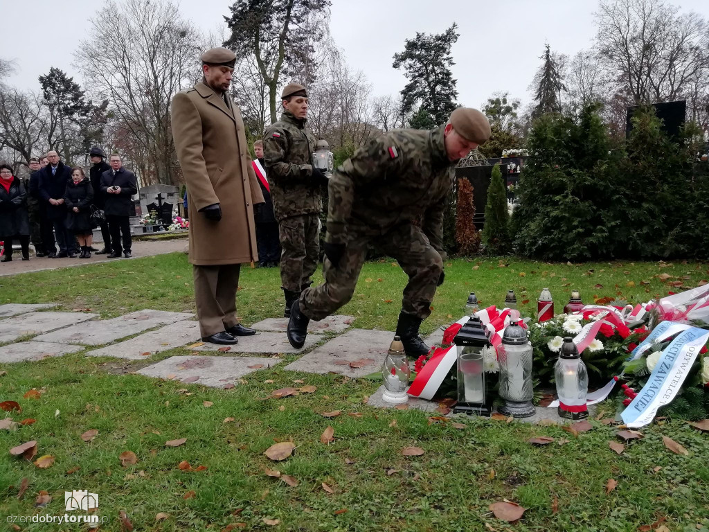 Toruń: uczcili urodziny gen. Zawackiej