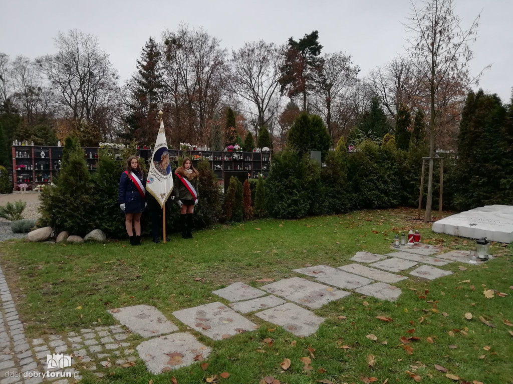 Toruń: uczcili urodziny gen. Zawackiej