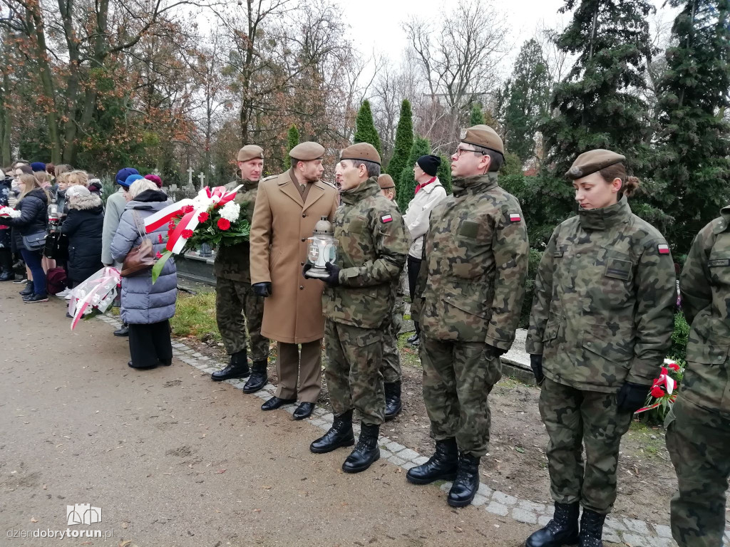 Toruń: uczcili urodziny gen. Zawackiej