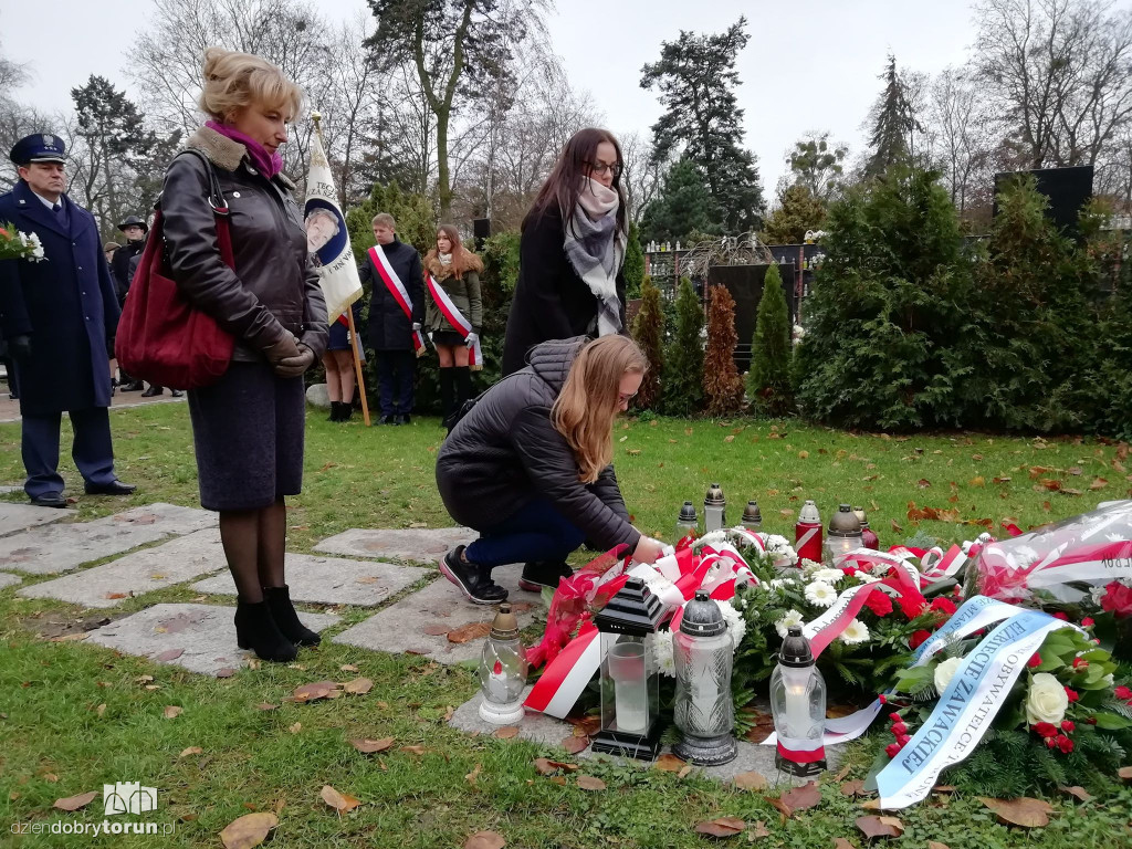 Toruń: uczcili urodziny gen. Zawackiej
