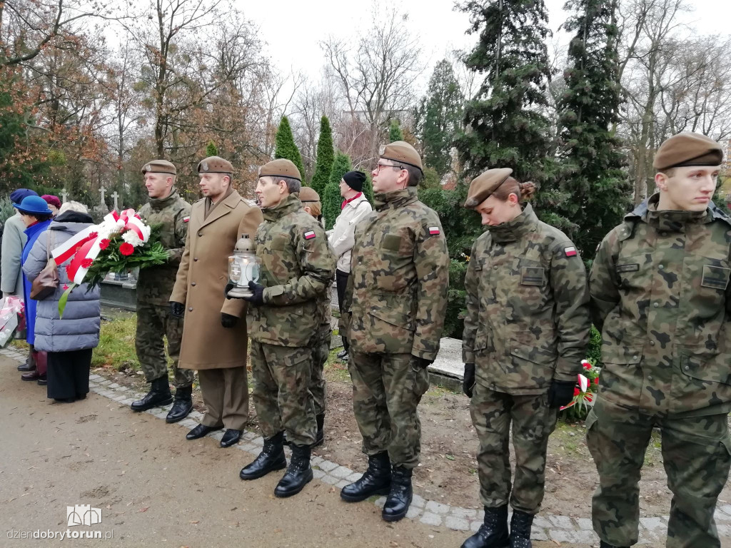 Toruń: uczcili urodziny gen. Zawackiej