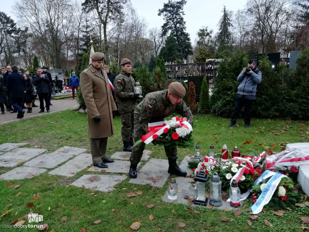 Toruń: uczcili urodziny gen. Zawackiej