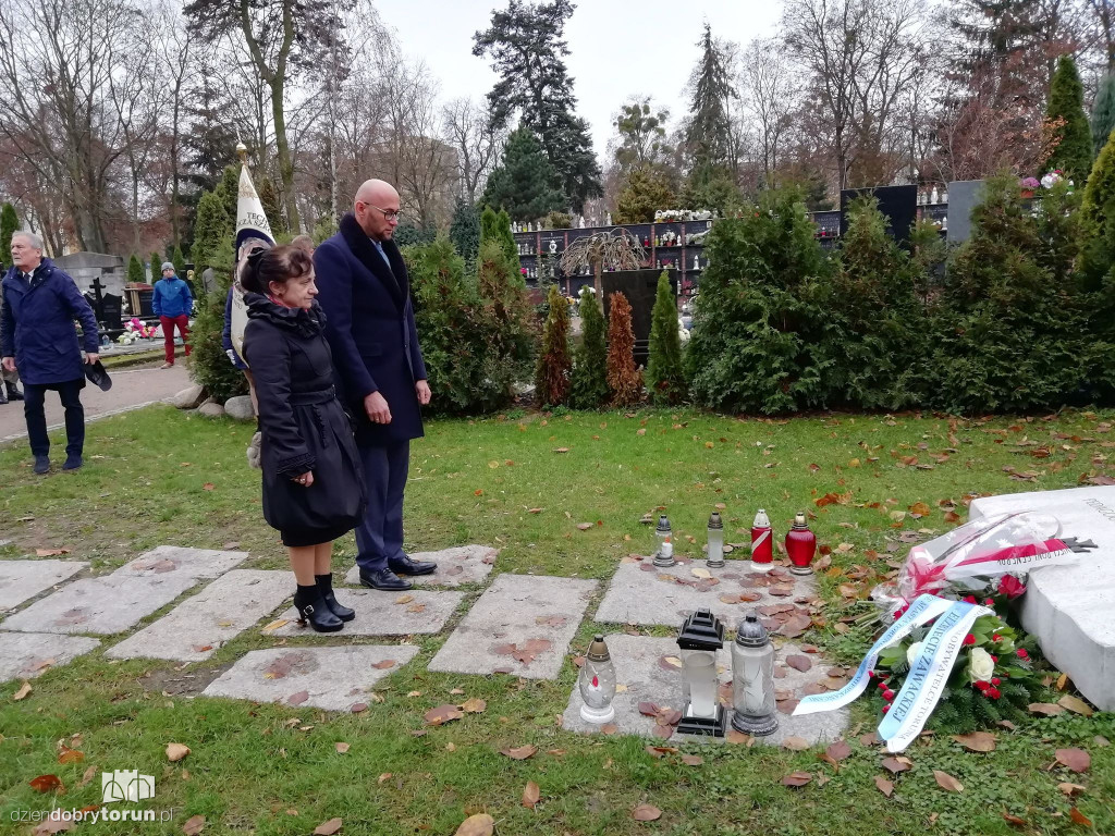 Toruń: uczcili urodziny gen. Zawackiej