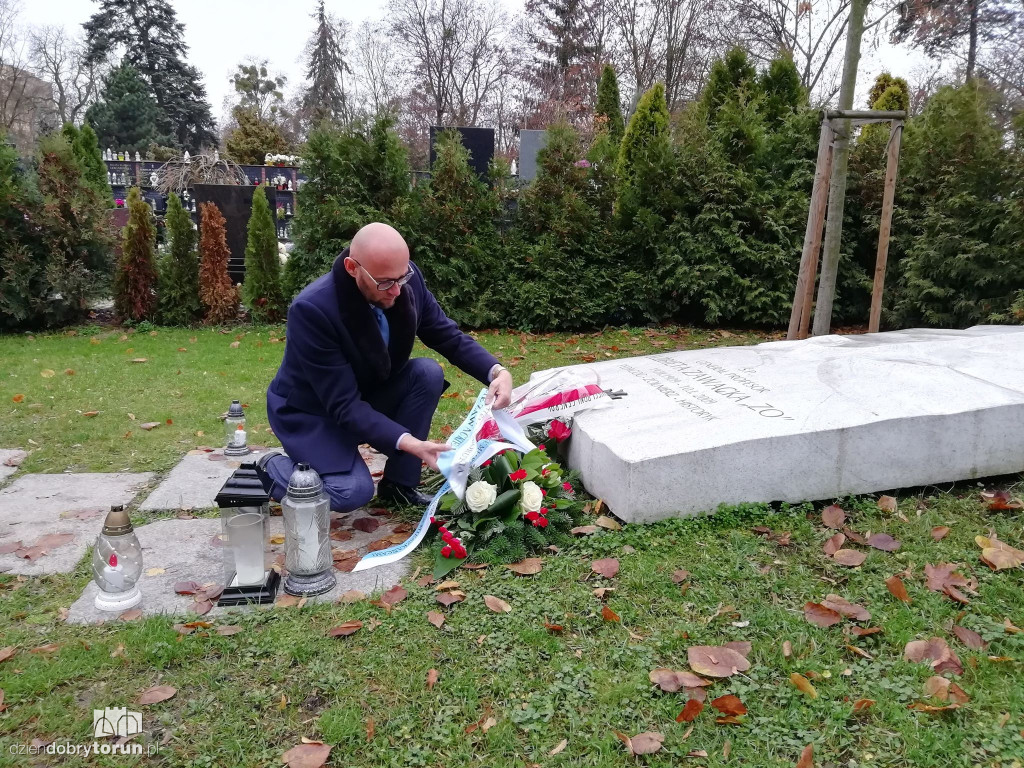 Toruń: uczcili urodziny gen. Zawackiej