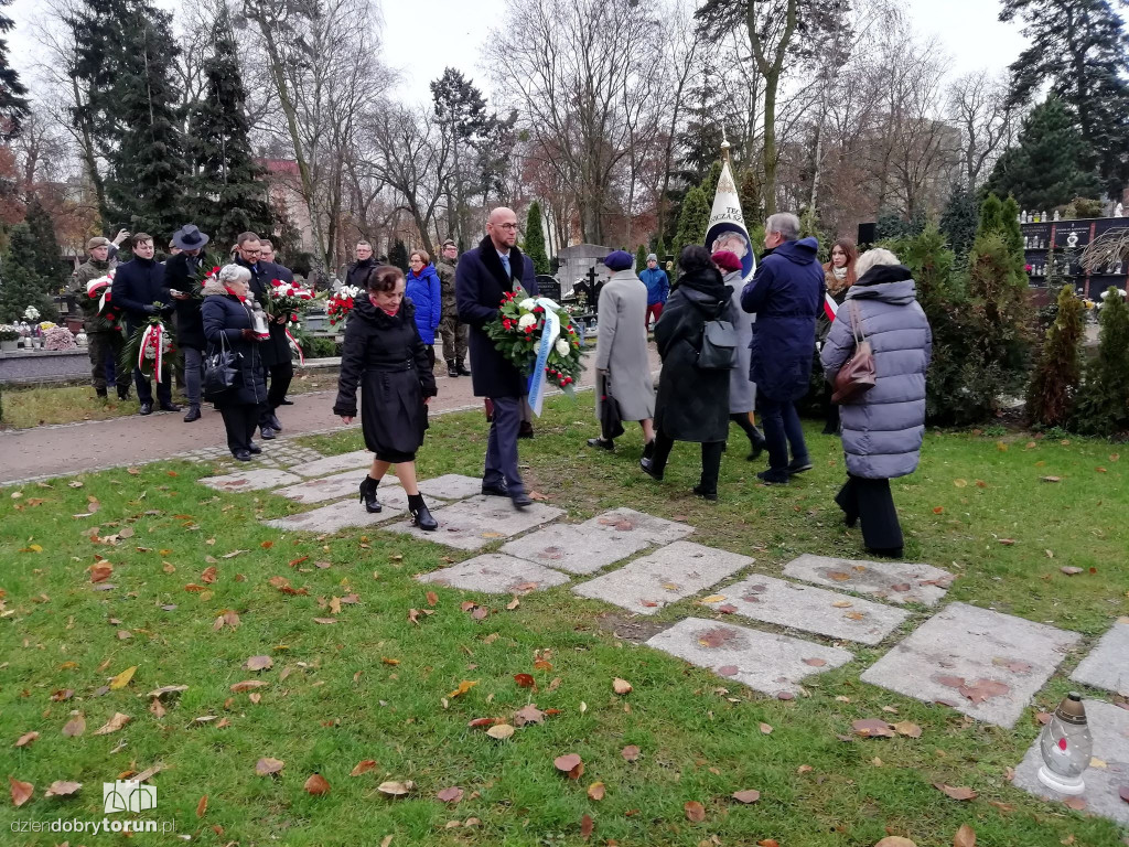 Toruń: uczcili urodziny gen. Zawackiej