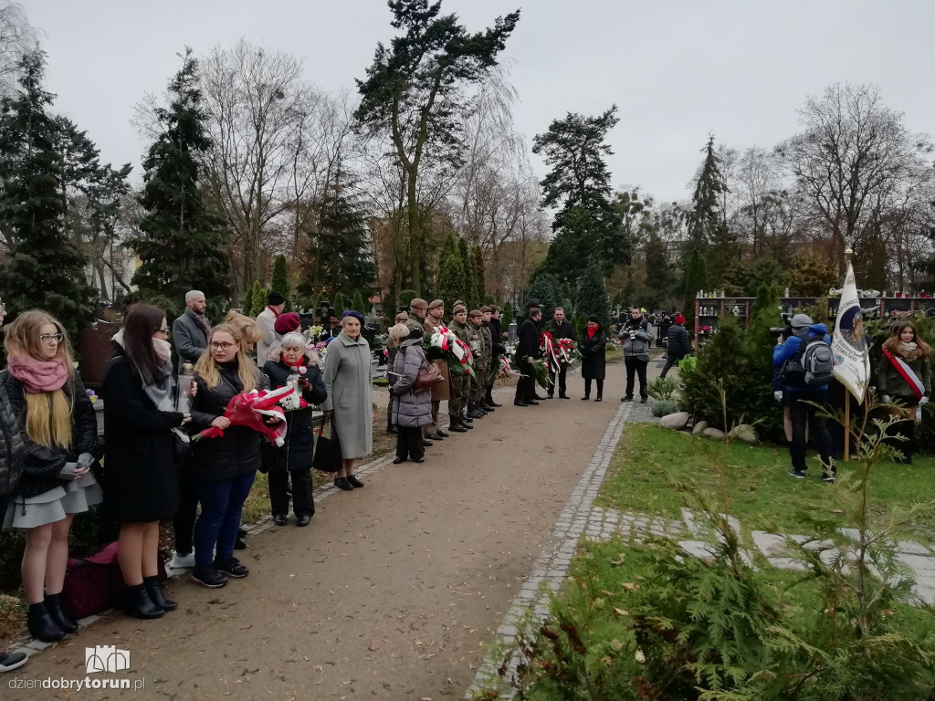 Toruń: uczcili urodziny gen. Zawackiej