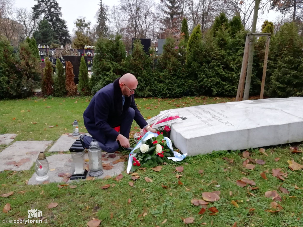 Toruń: uczcili urodziny gen. Zawackiej