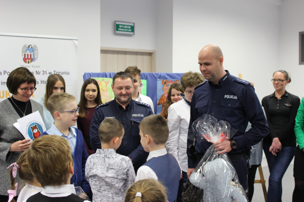 Pluszaki dla policjantów z Torunia