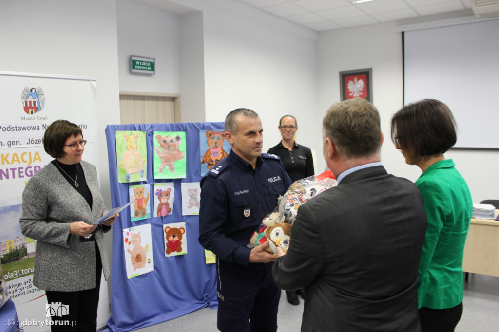 Pluszaki dla policjantów z Torunia