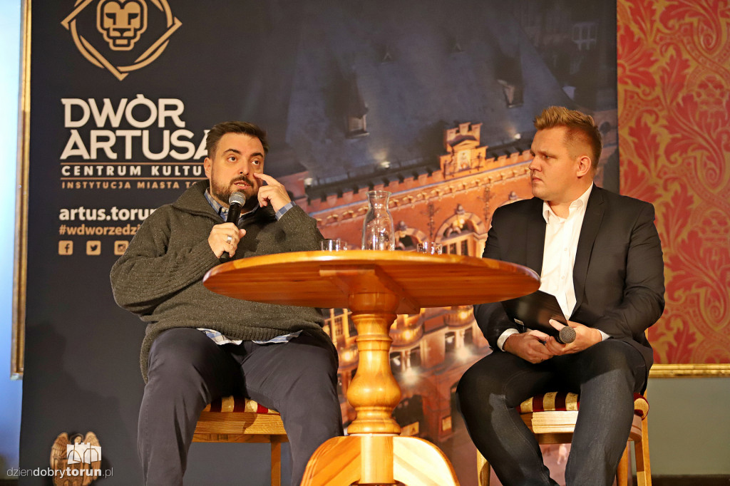 Tomasz Sekielski w Dworze Artusa