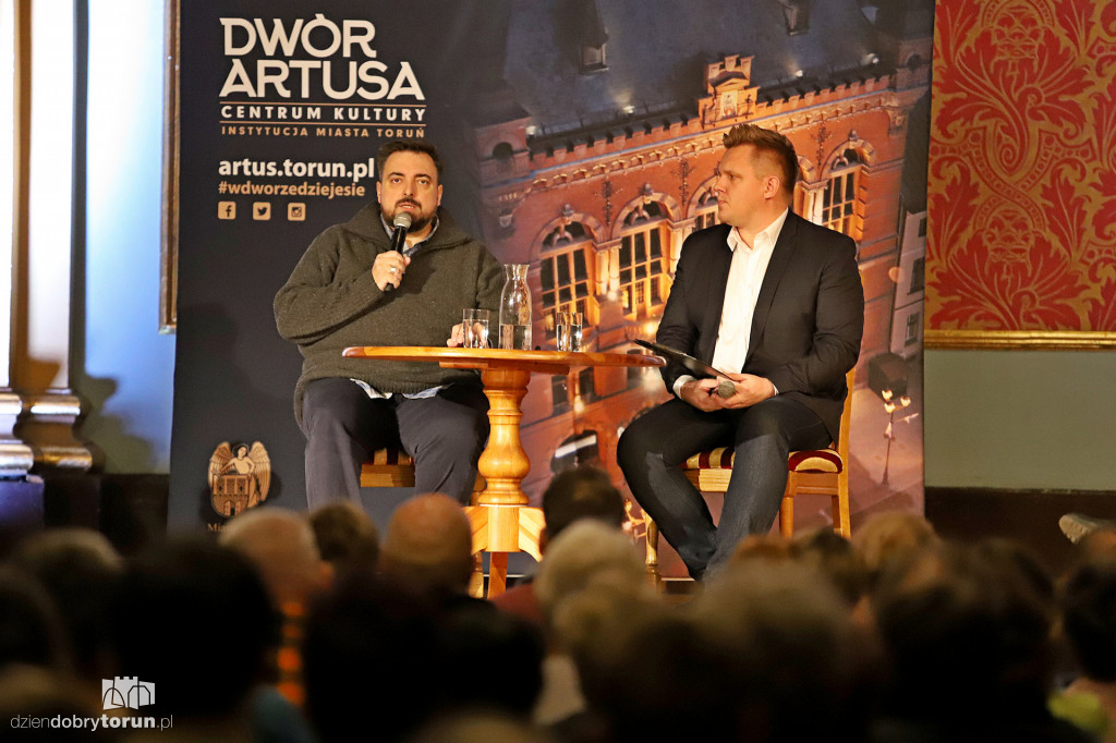 Tomasz Sekielski w Dworze Artusa