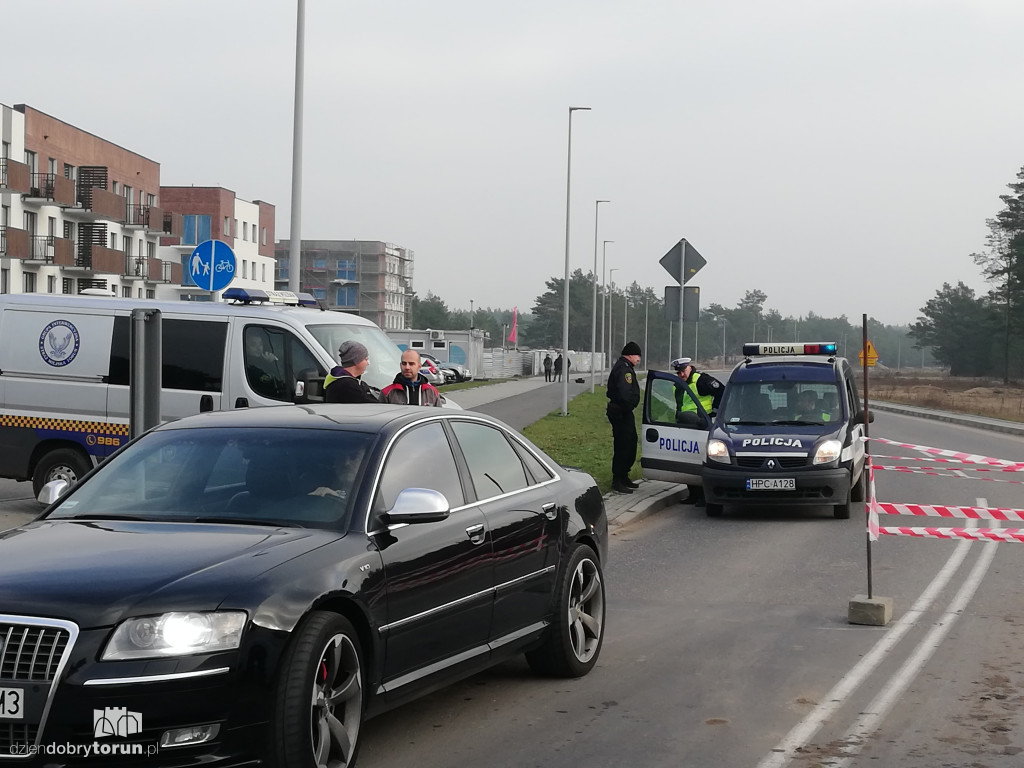 Ewakuacja mieszkańców z bloków na JAR-ze