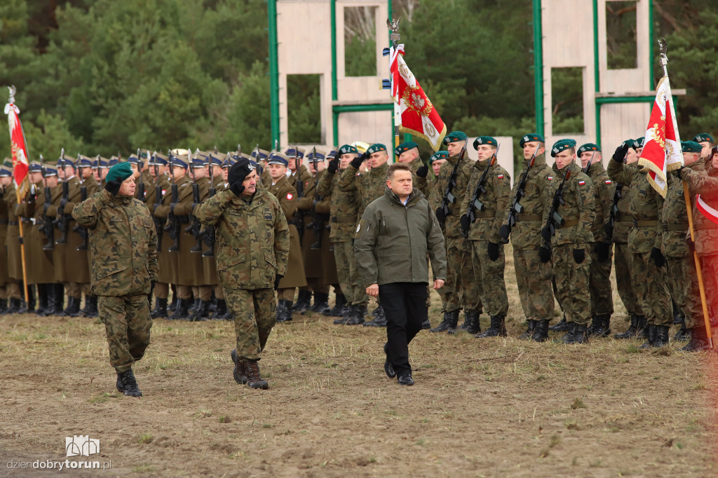 Uroczystości wojskowe na poligonie