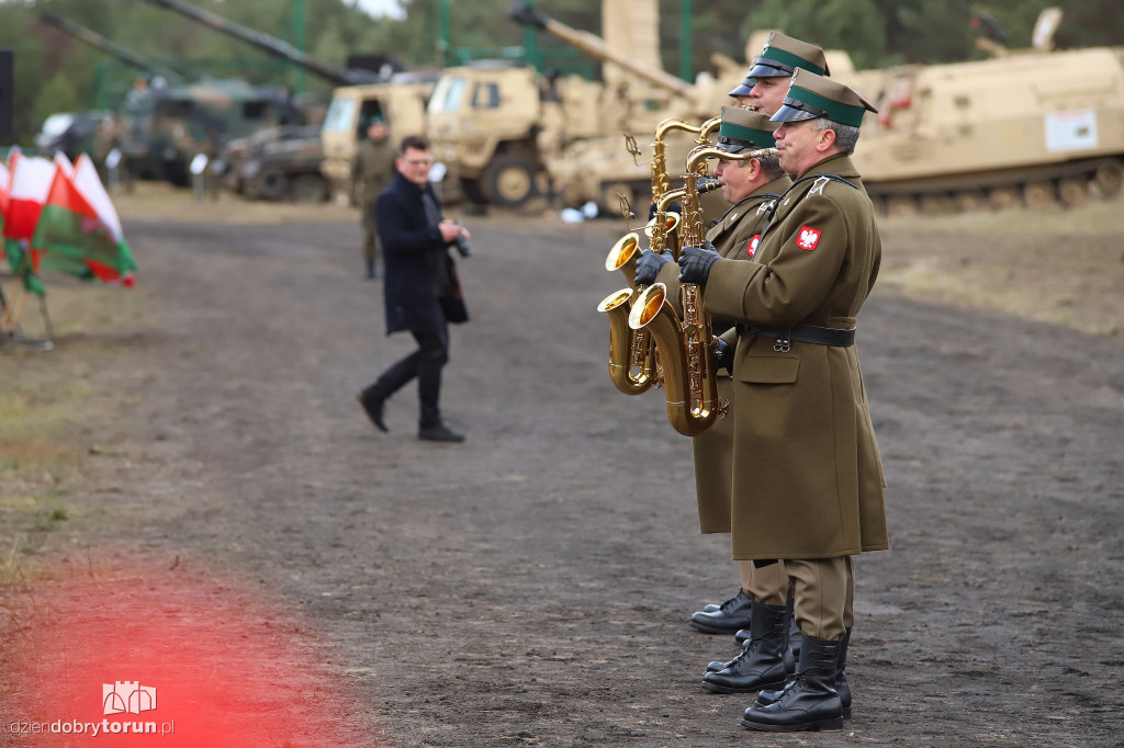 Uroczystości wojskowe na poligonie