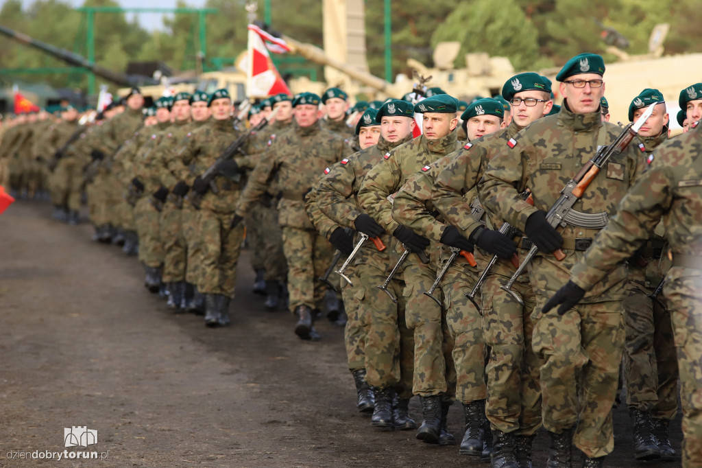 Uroczystości wojskowe na poligonie