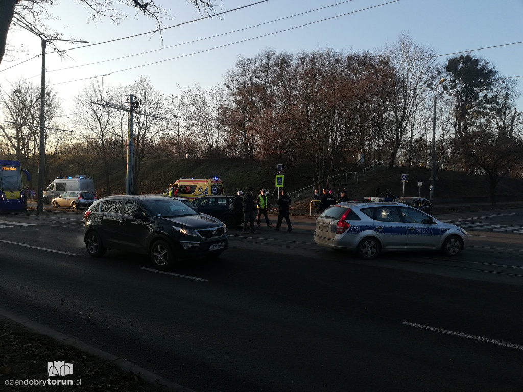 Wypadek dwóch aut przy Traugutta/Waryńskiego