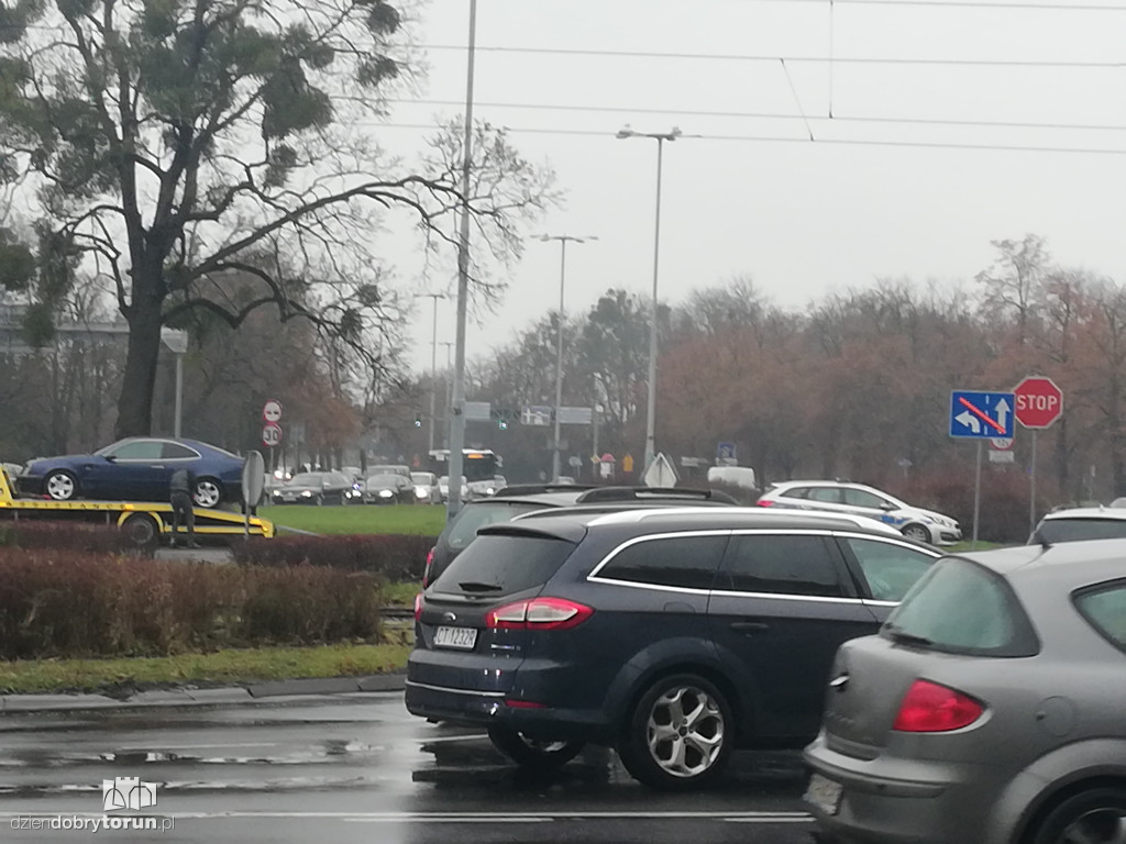 Kolizja pojazdów na placu Niepodległości