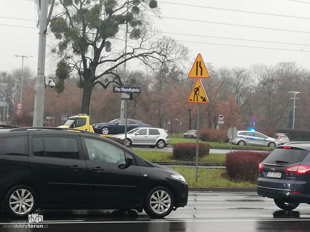 Kolizja pojazdów na placu Niepodległości