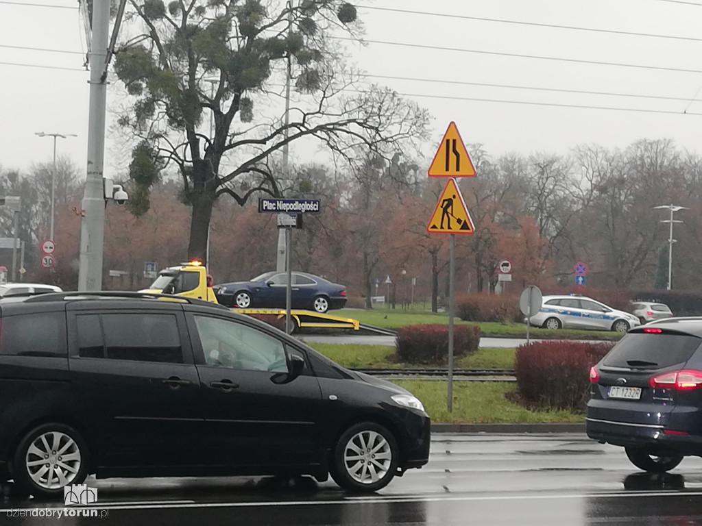 Kolizja pojazdów na placu Niepodległości