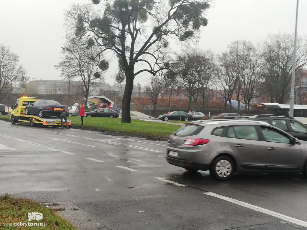 Kolizja pojazdów na placu Niepodległości