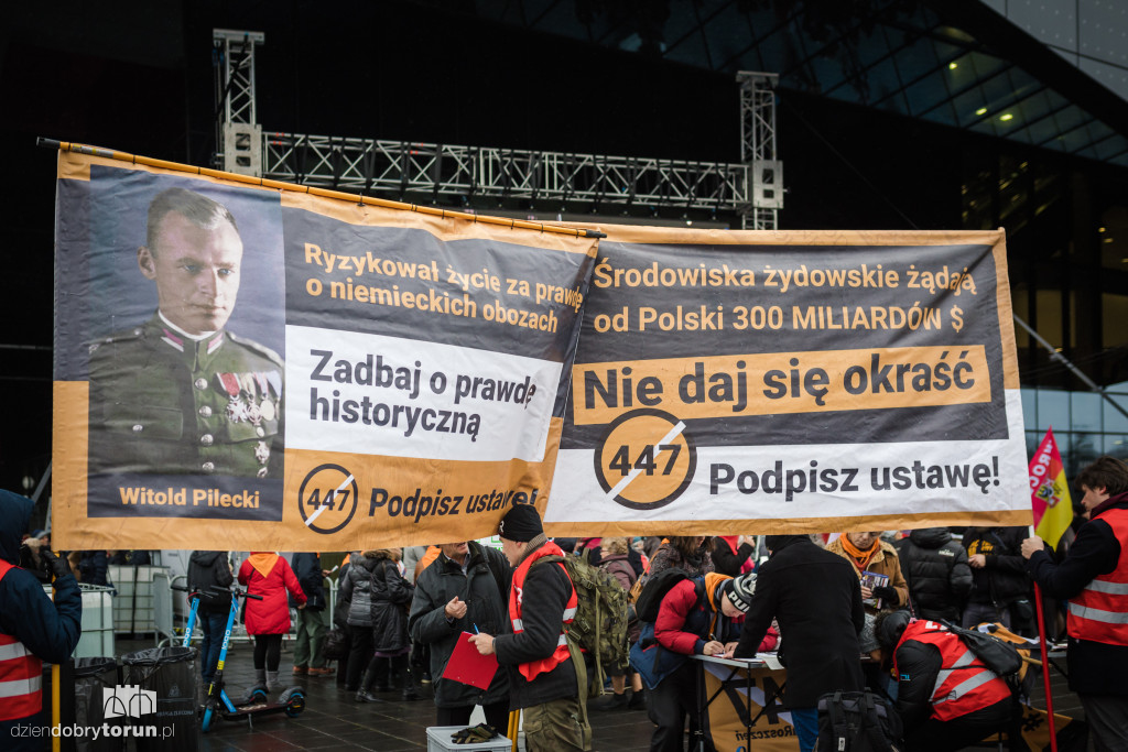 Urodziny Radia Maryja. Tłumy pod Areną Toruń cz. 2