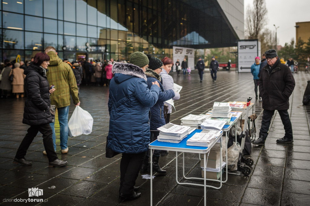 Urodziny Radia Maryja. Tłumy pod Areną Toruń cz. 2