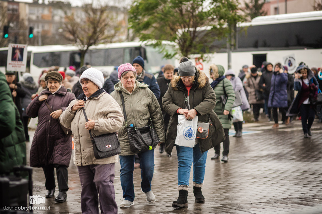 Urodziny Radia Maryja. Tłumy pod Areną Toruń cz. 2