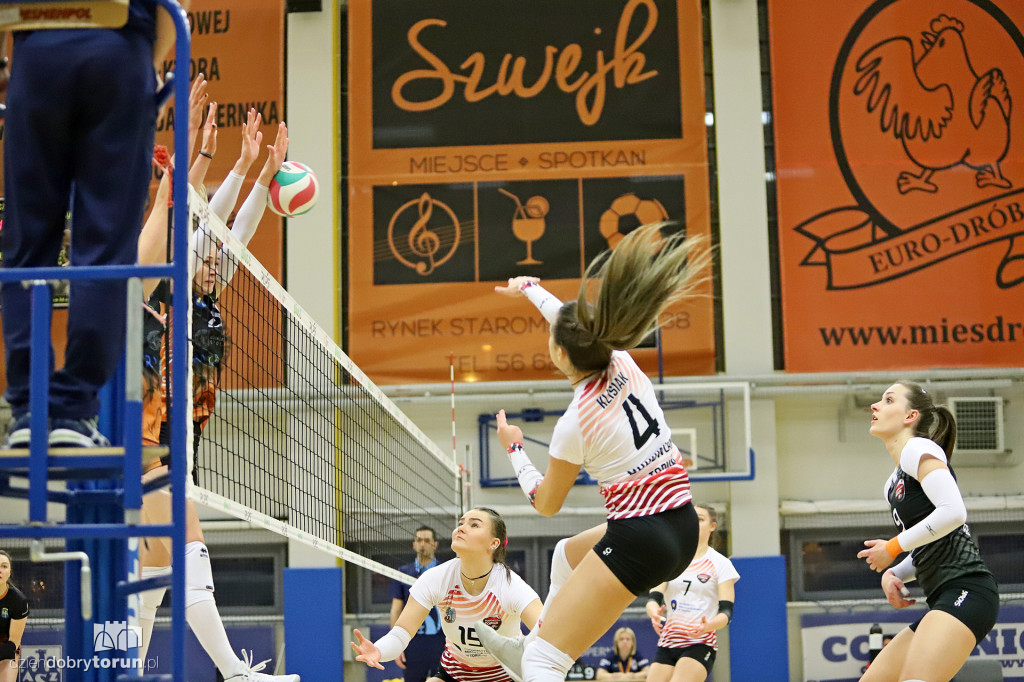 Budowlani Toruń 0 : 3 UNI Opole