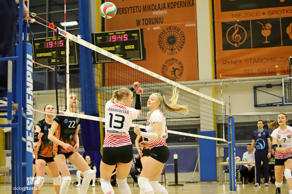 Budowlani Toruń 0 : 3 UNI Opole