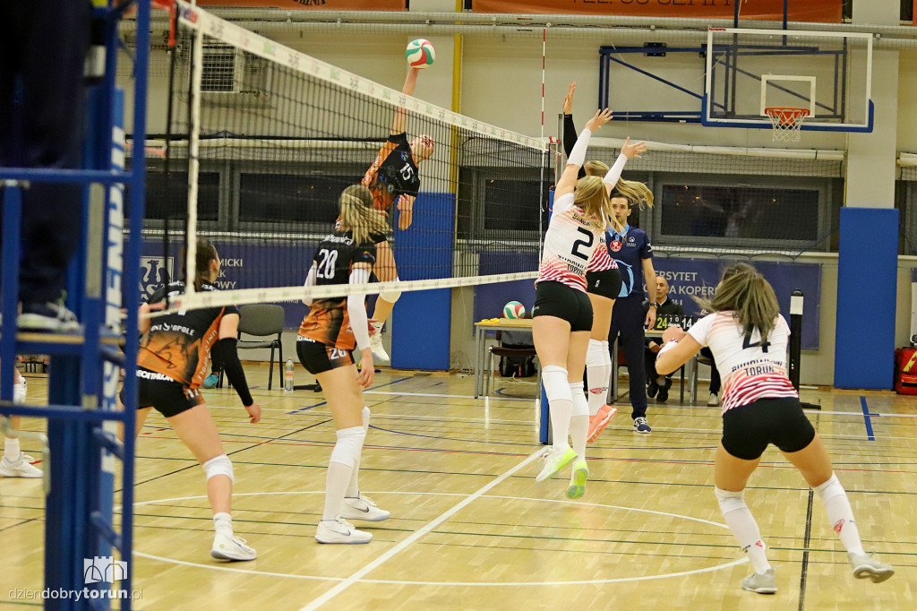 Budowlani Toruń 0 : 3 UNI Opole