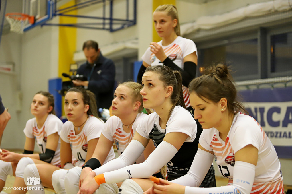 Budowlani Toruń 0 : 3 UNI Opole