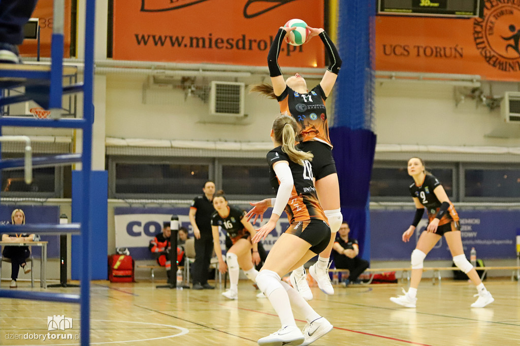 Budowlani Toruń 0 : 3 UNI Opole