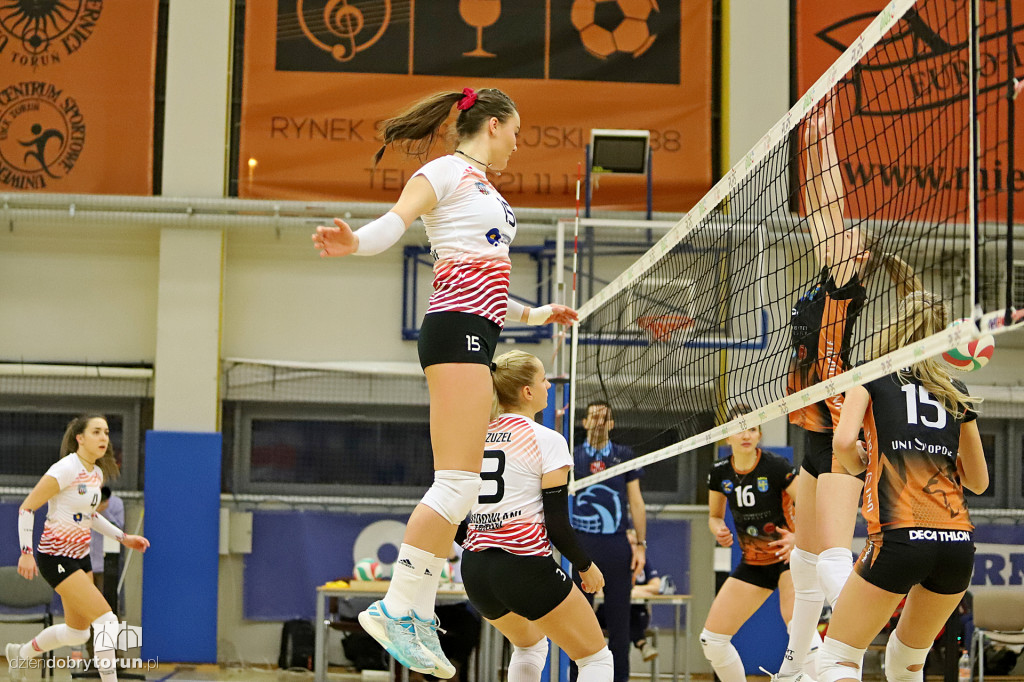 Budowlani Toruń 0 : 3 UNI Opole