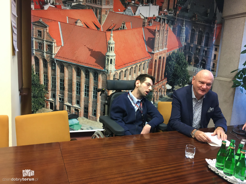 Konferencja o pomocy dla niepełnosprawnych