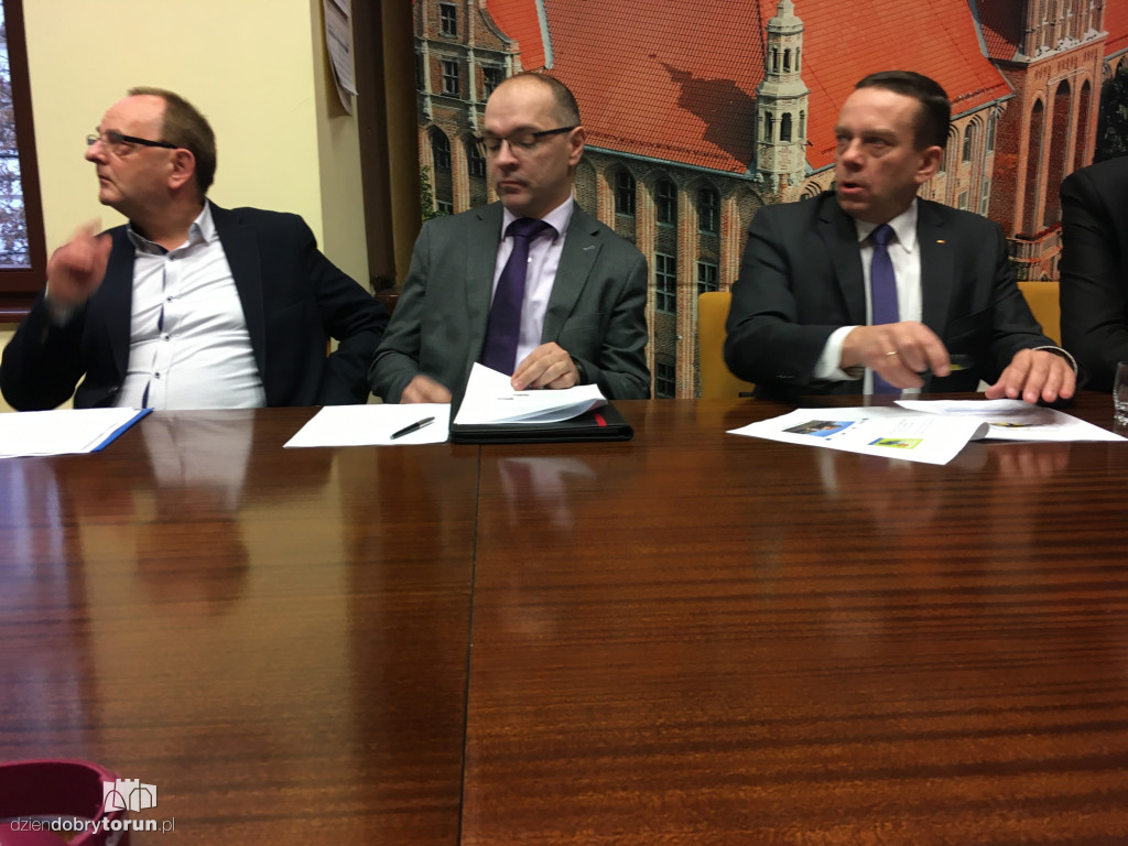 Konferencja o zakupie nowych tramwajów przez MZK