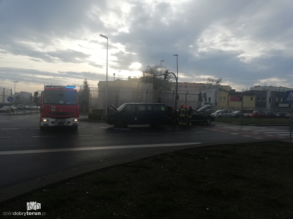 Groźna kolizja na trasie średnicowej z Legionów