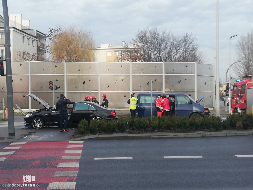 Groźna kolizja na trasie średnicowej z Legionów