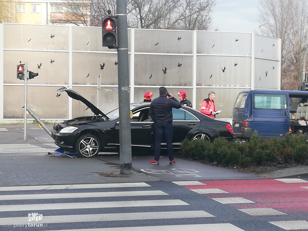 Groźna kolizja na trasie średnicowej z Legionów