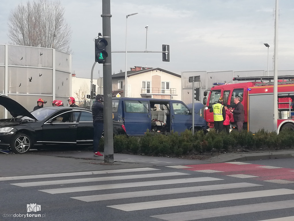 Groźna kolizja na trasie średnicowej z Legionów