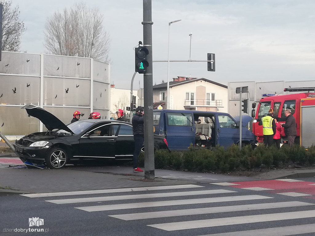 Groźna kolizja na trasie średnicowej z Legionów