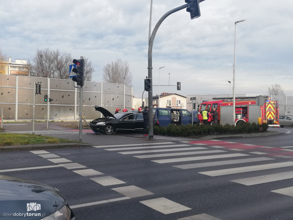 Groźna kolizja na trasie średnicowej z Legionów