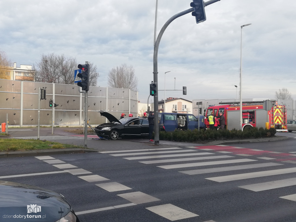 Groźna kolizja na trasie średnicowej z Legionów