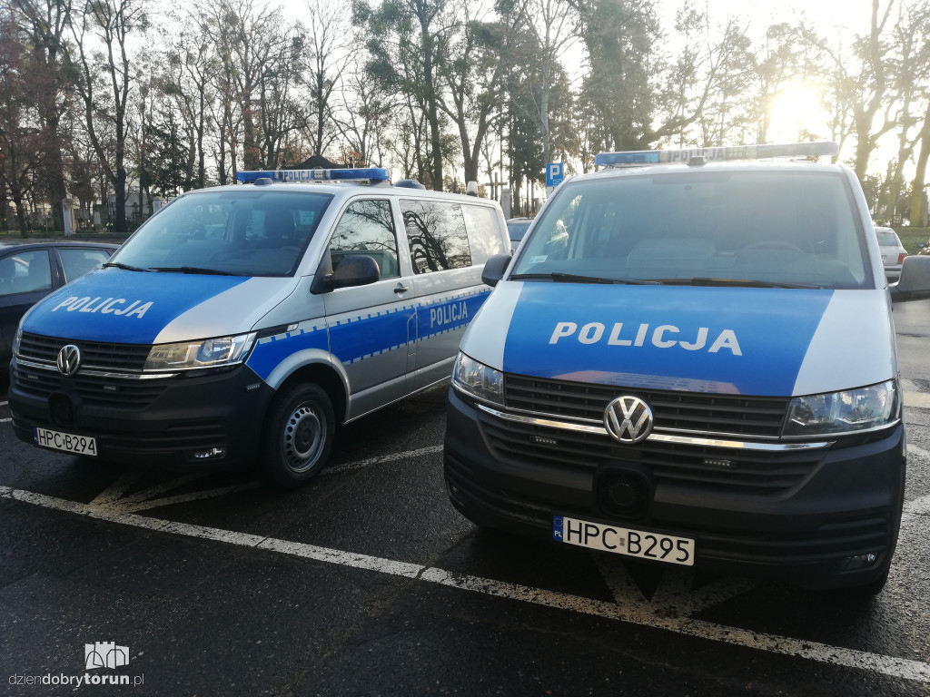 Toruńska policja z dwoma nowymi radiowozami