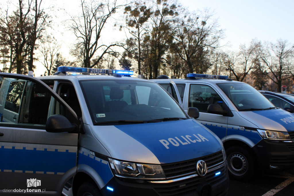 Policja z nowymi radiowozami cz. 2