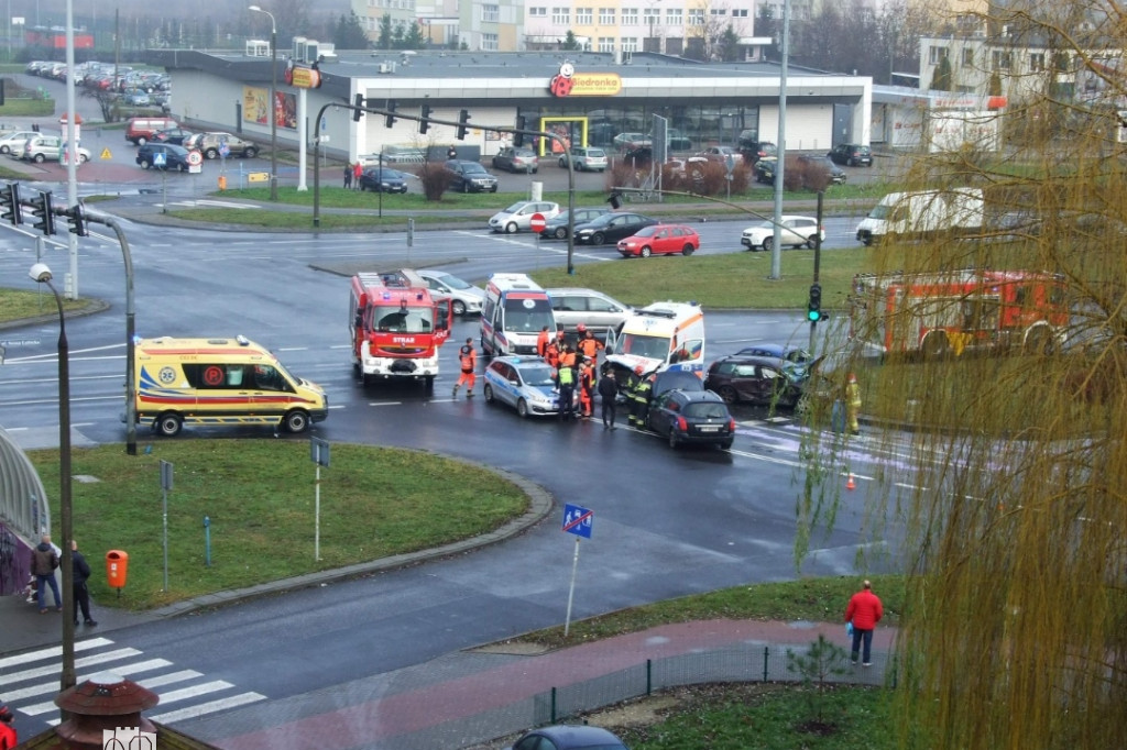 Karetka zderzyła się z samochodami osobowymi